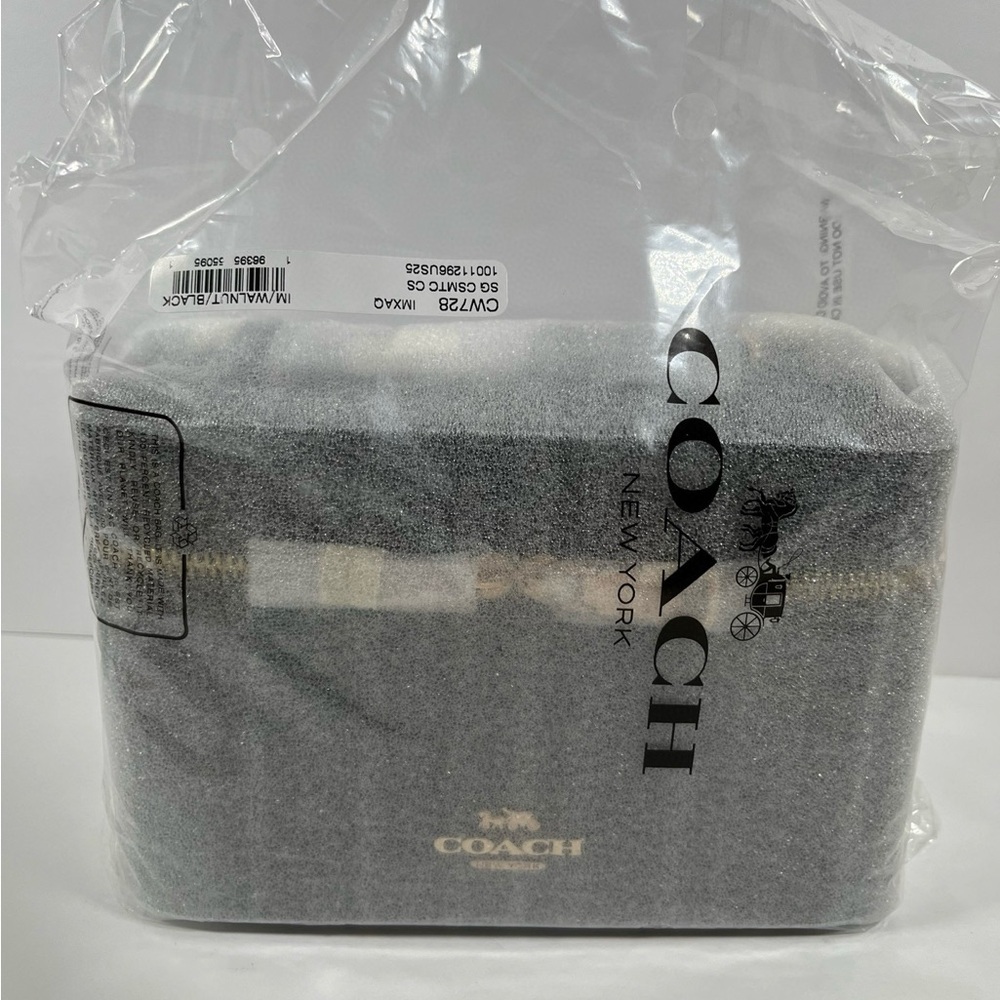 Sold Coach Cosmetic Case In Signature Canvas CW728- Walnut/Black NWT - Picture 7 of 7